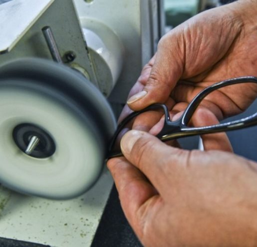 Buffalor horn frames being repaired